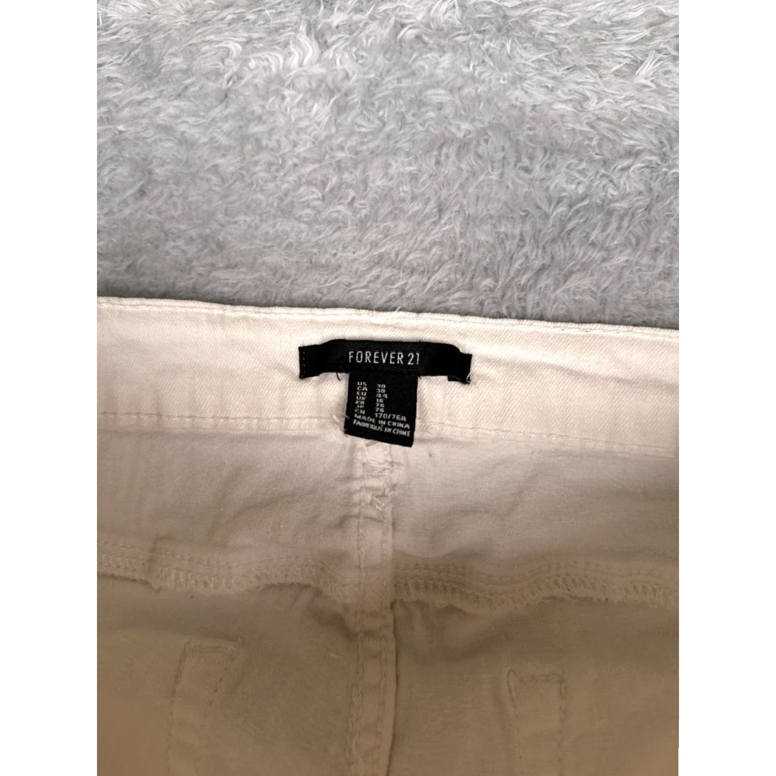 Forever 21 FOREVER 21 Jeans Womens 30 White Denim Skinny Distressed Cotton Blend 30x28 5-Pocket Design Slim Medium # Vintage No Size 30" / US 8 / IT 44 - 6 Thumbnail