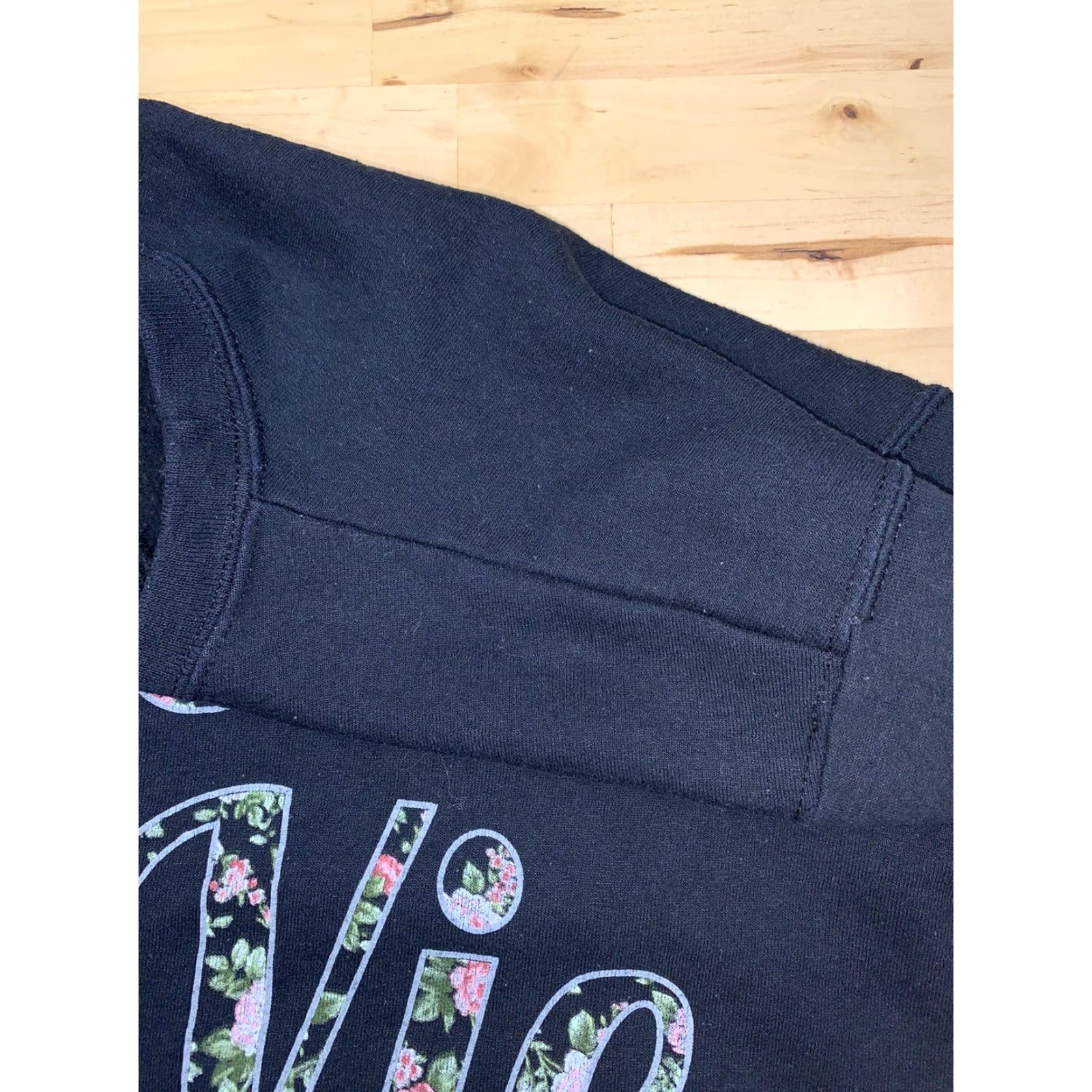 Vintage VINTAGE Freeze Sweater Black Size M Women Long Sleeve Pullover Graphic C'est La Vie Size M / US 6-8 / IT 42-44 - 4 Thumbnail