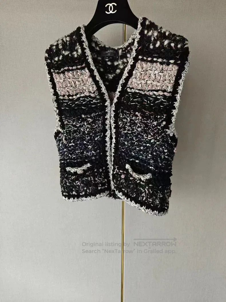Chanel Chanel Knit Vest Sweater Top. Size US XS / EU 42 / 0 - 1 Thumbnail