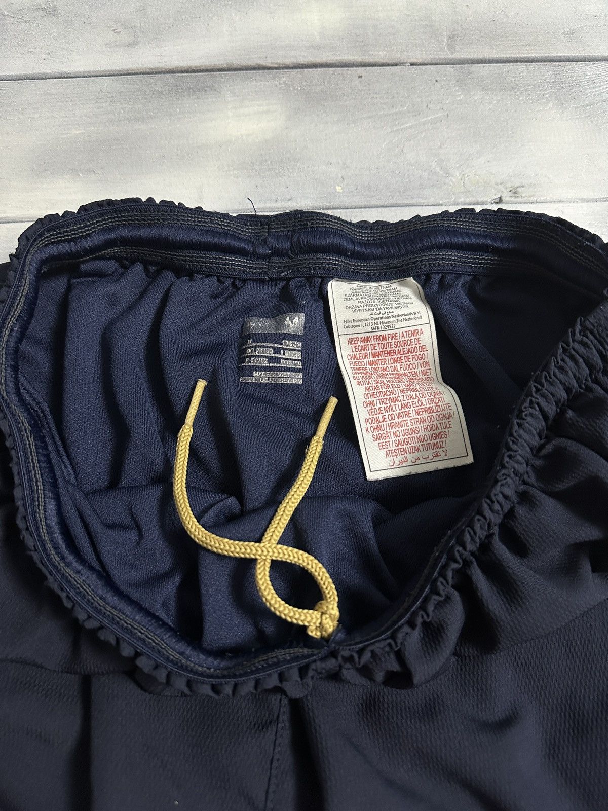 Nike Rare Vintage Soccer Shorts Nike Arsenal Size M Size US 32 / EU 48 - 6 Thumbnail