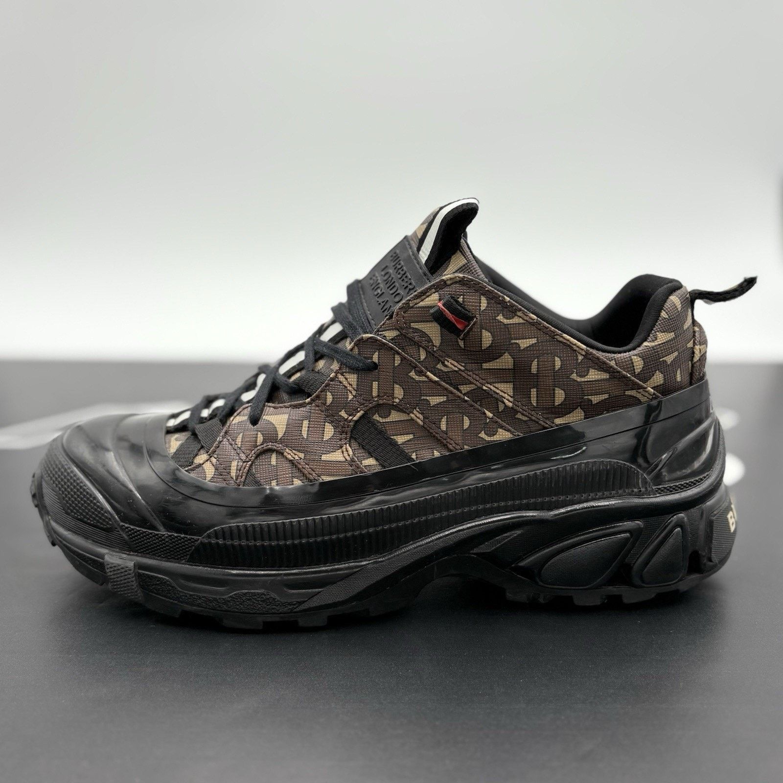 Burberry Burberry Arthur Low-Top ' Monogram Print ' | GREAT CONDITION Size US 7.5 / EU 40-41 - 8 Thumbnail