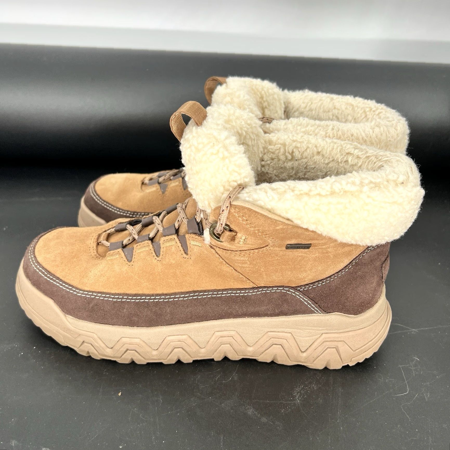 Ugg UGG Terretrail Cozy Lace Chestnut Size 11 Women Boots Ankle Waterproof Suede Fur Trim Lace Up Winter 11 Womens Size US 11 / IT 41 - 6 Thumbnail