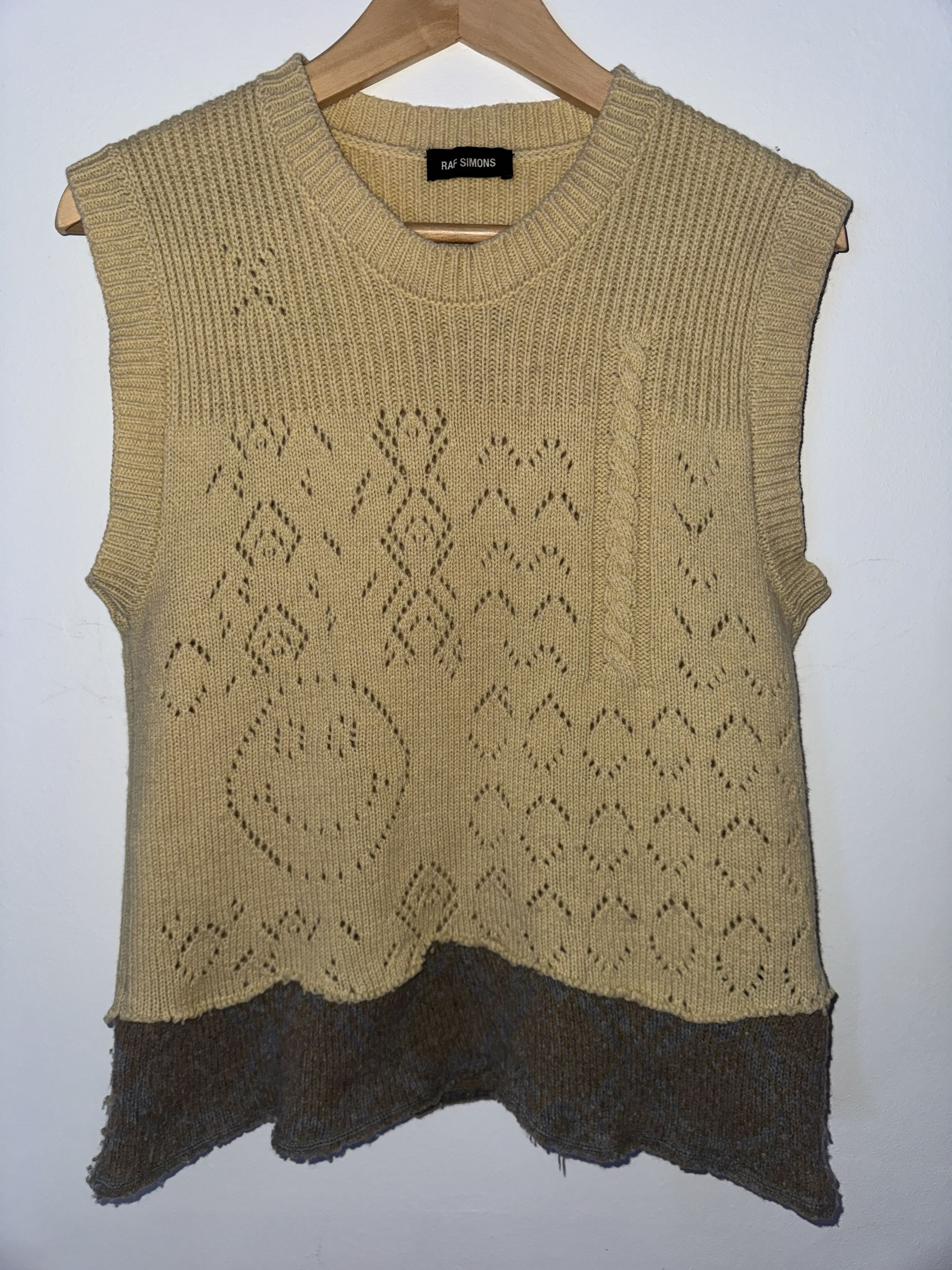 トップス RAF SIMONS 2015AW DISTRESSED KNIT VEST Buy Raf Simons Oversized Destroyed Knitted V-Neck Vest 'Sand