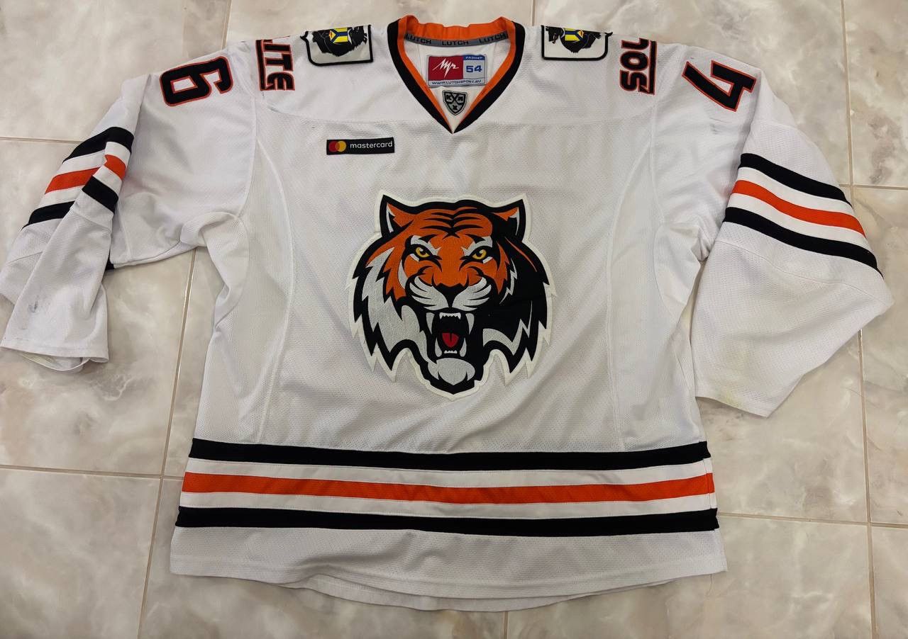Other "Amur" is a Russian ice hockey club from Khabarovsk Size US L / EU 52-54 / 3 - 1 Thumbnail