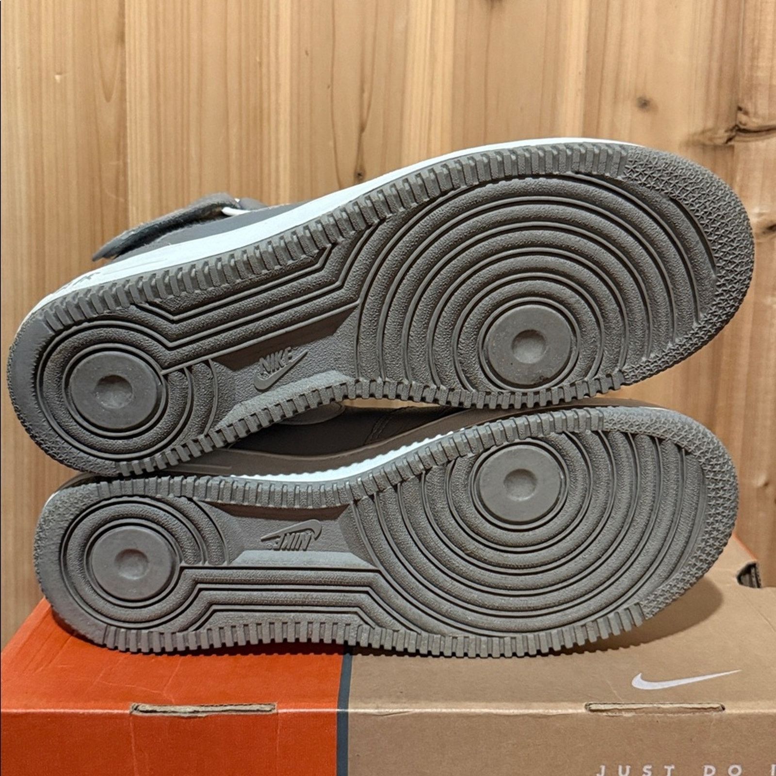 Nike 2002 Nike Air Force 1 Medium Grey White Size US 10 / EU 43 - 8 Thumbnail