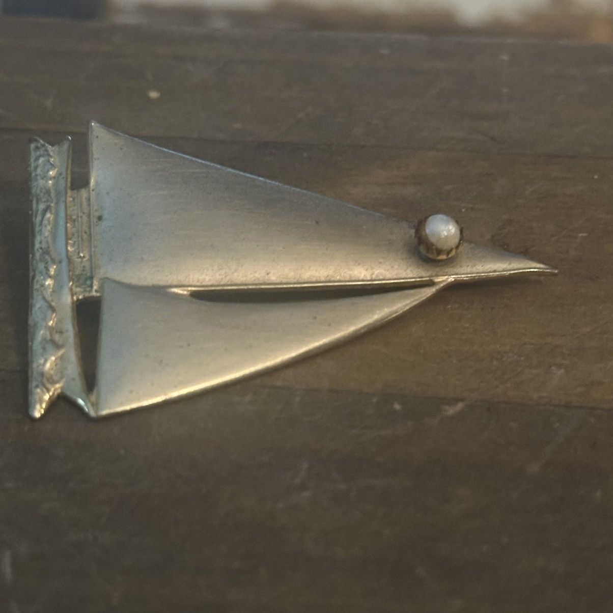 Vintage Vintage brass sailboat brooch with pearl accent Size ONE SIZE - 4 Thumbnail