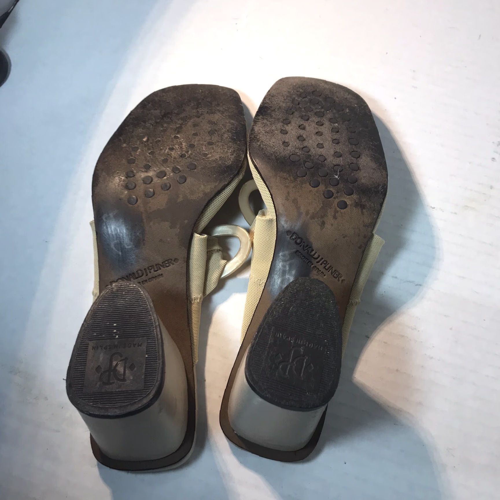Donald Pliner VINTAGE Donald J Pliner Women’s Pump Heel Shoes Beige Fabric Upper Leather Outsole Size 6.5M Spain Size US 6.5 / IT 36.5 - 5 Thumbnail