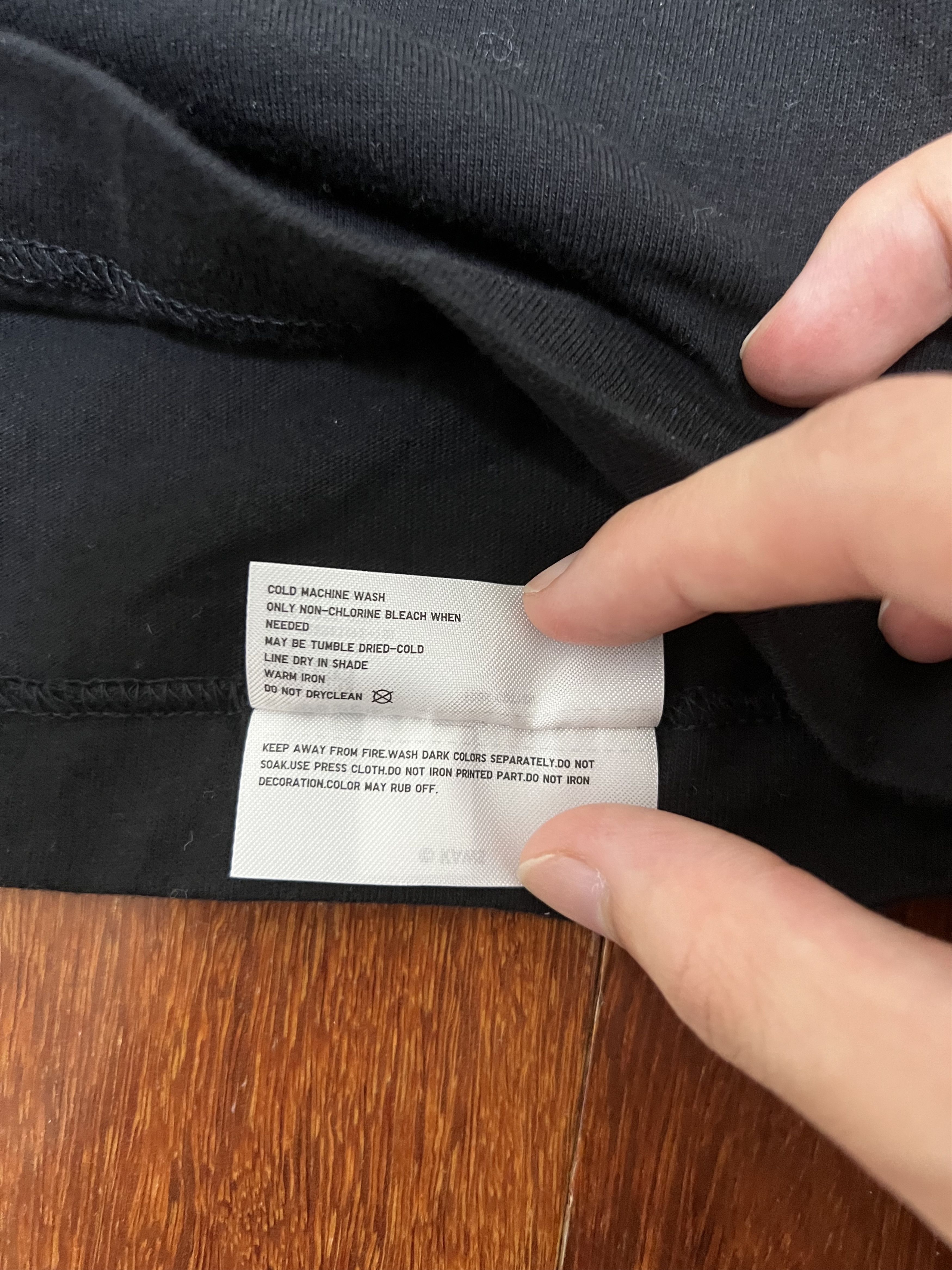 Kaws × Uniqlo 💚 Kaws x Uniqlo Wordmark Tee Black Medium NEW Size US M / EU 48-50 / 2 - 9 Thumbnail