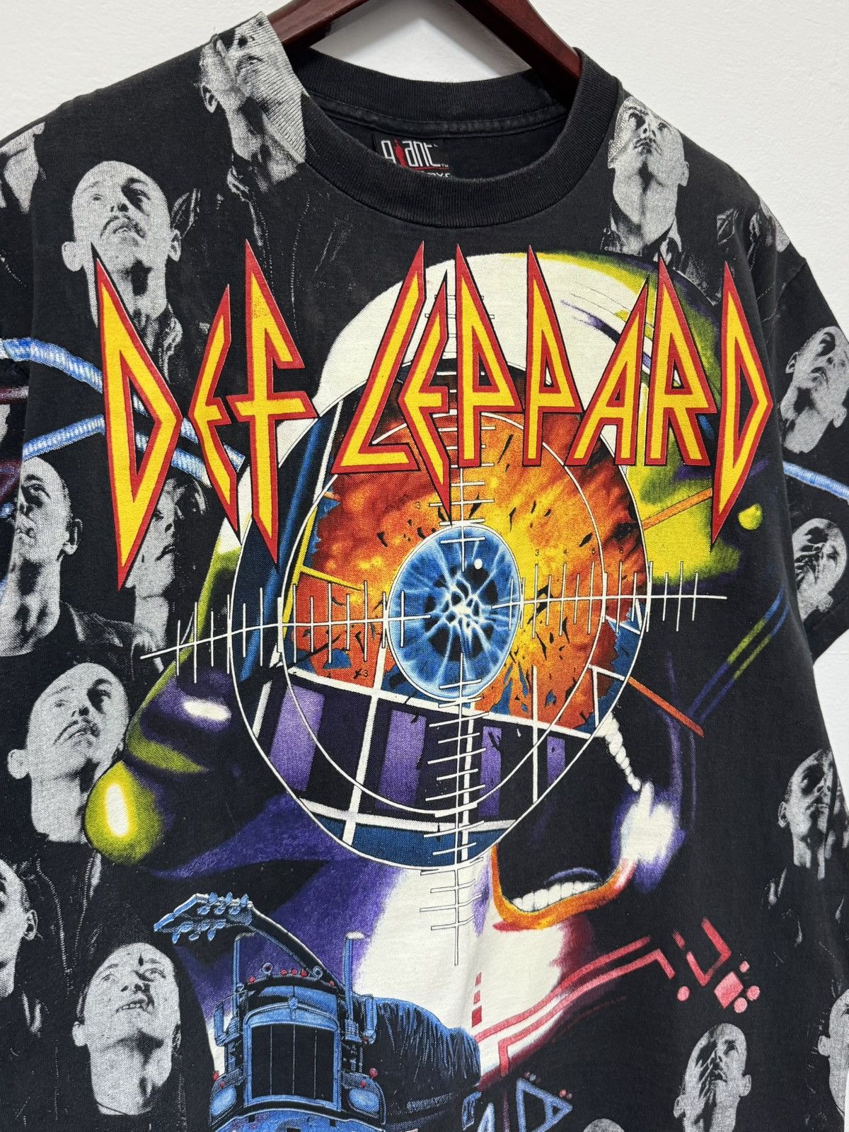 Band Tees Vintage Def Leppard 1992 All Over Print SingleStitch T-shirt Size US L / EU 52-54 / 3 - 2 Thumbnail