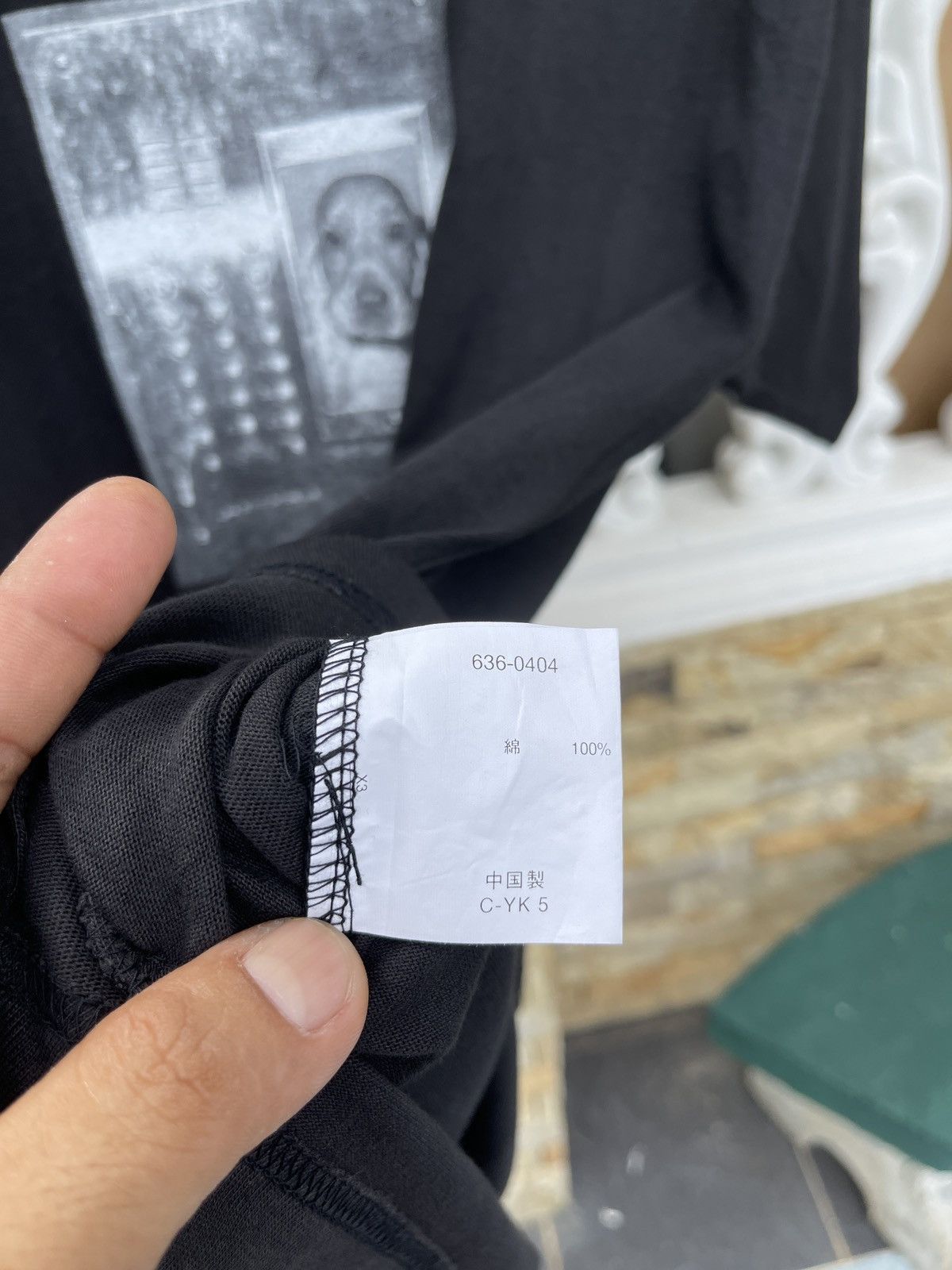 Uniqlo Rare🔥Vintage Uniqlo Dog Box Logo Tee Size US L / EU 52-54 / 3 - 7 Thumbnail