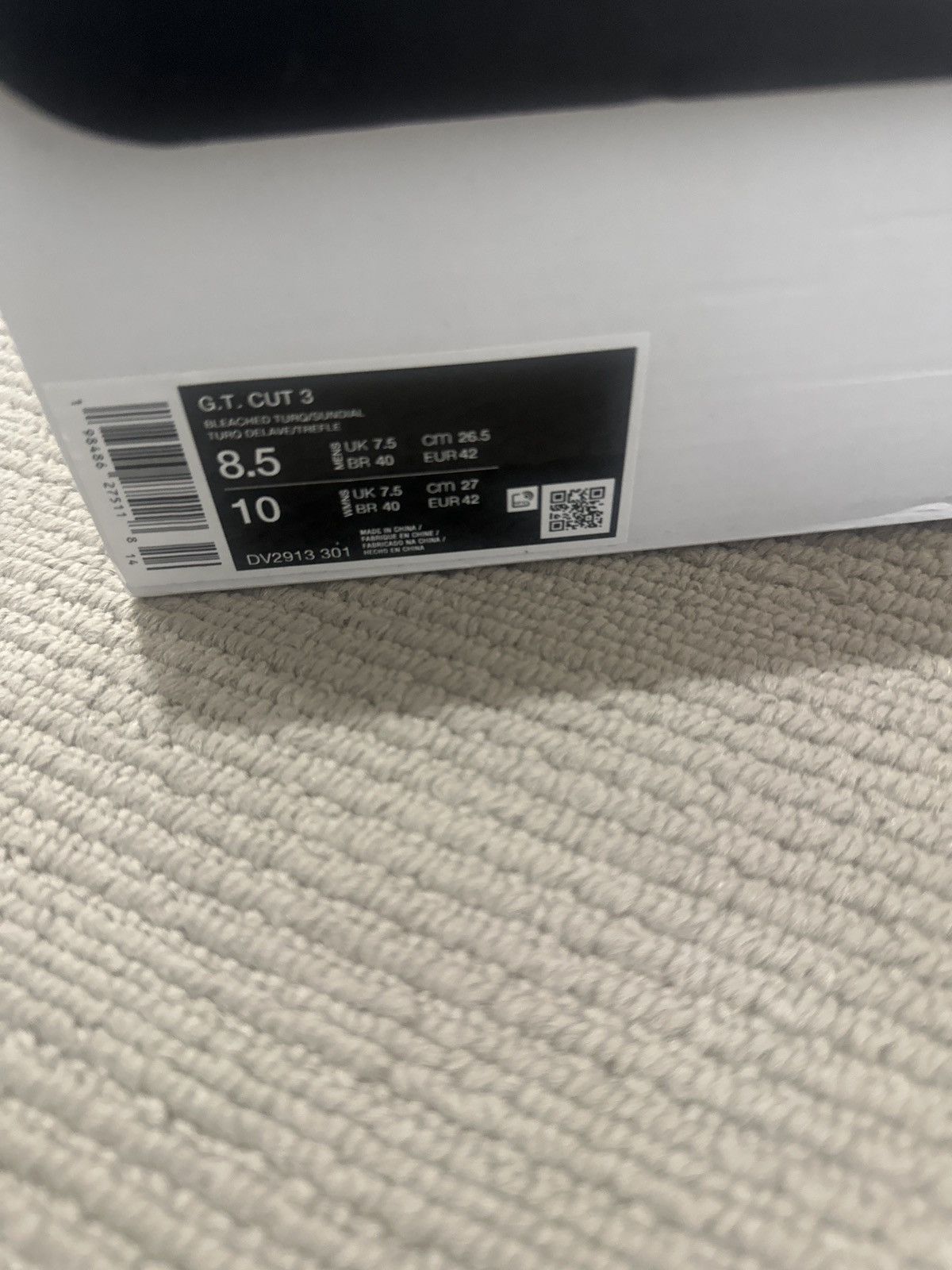 Nike Brand new never worn. Size US 8.5 / EU 41-42 - 3 Thumbnail