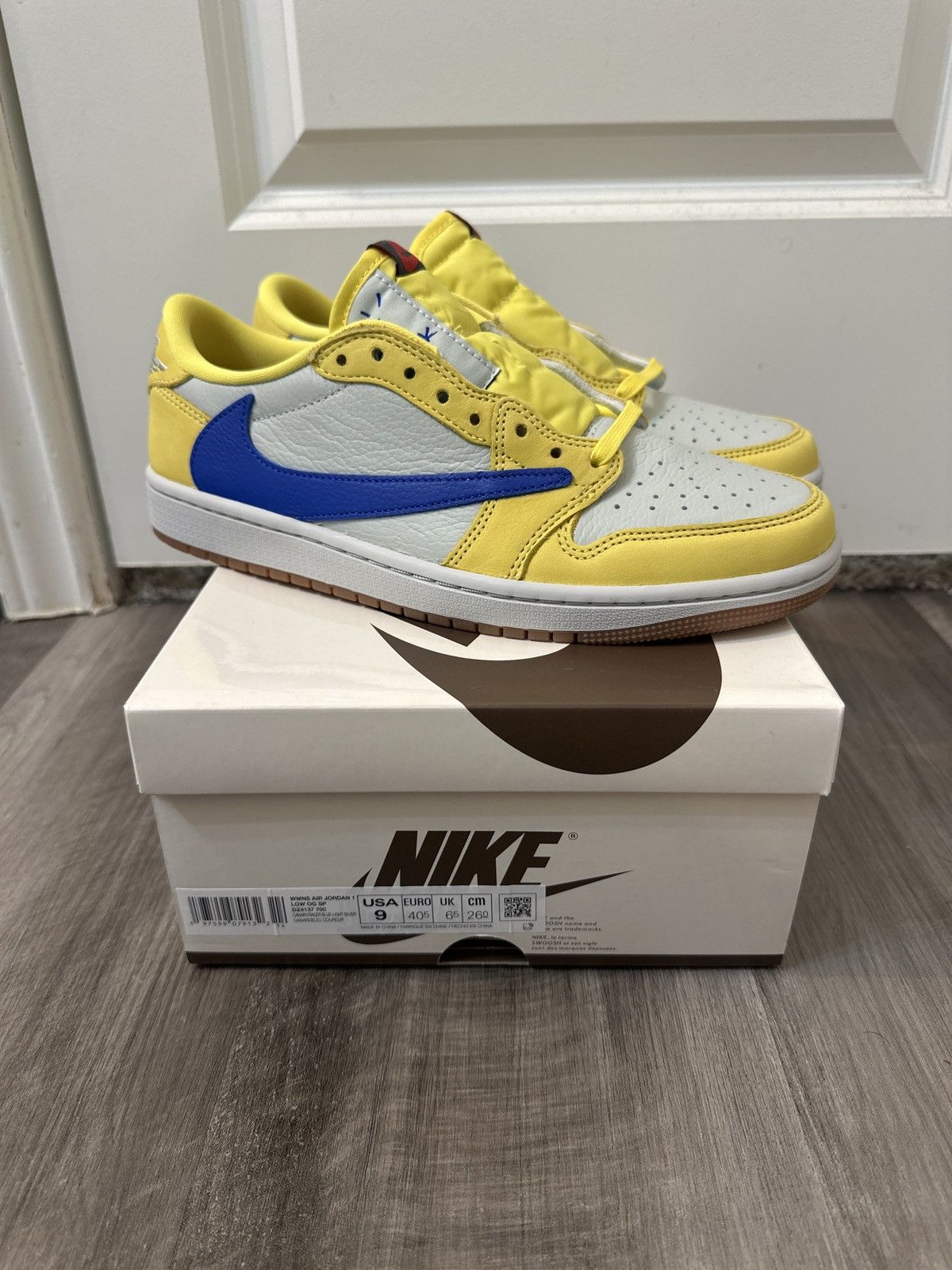 Jordan Brand × Nike × Travis Scott Women’s Air Jordan 1 Retro OG SP Size US 9 / IT 39 - 8 Thumbnail