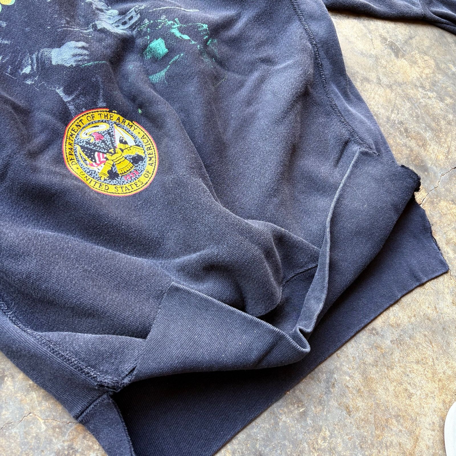 Vintage Cool Vintage US ARMY Graphic Sweatshirt Size US XL / EU 56 / 4 - 5 Thumbnail