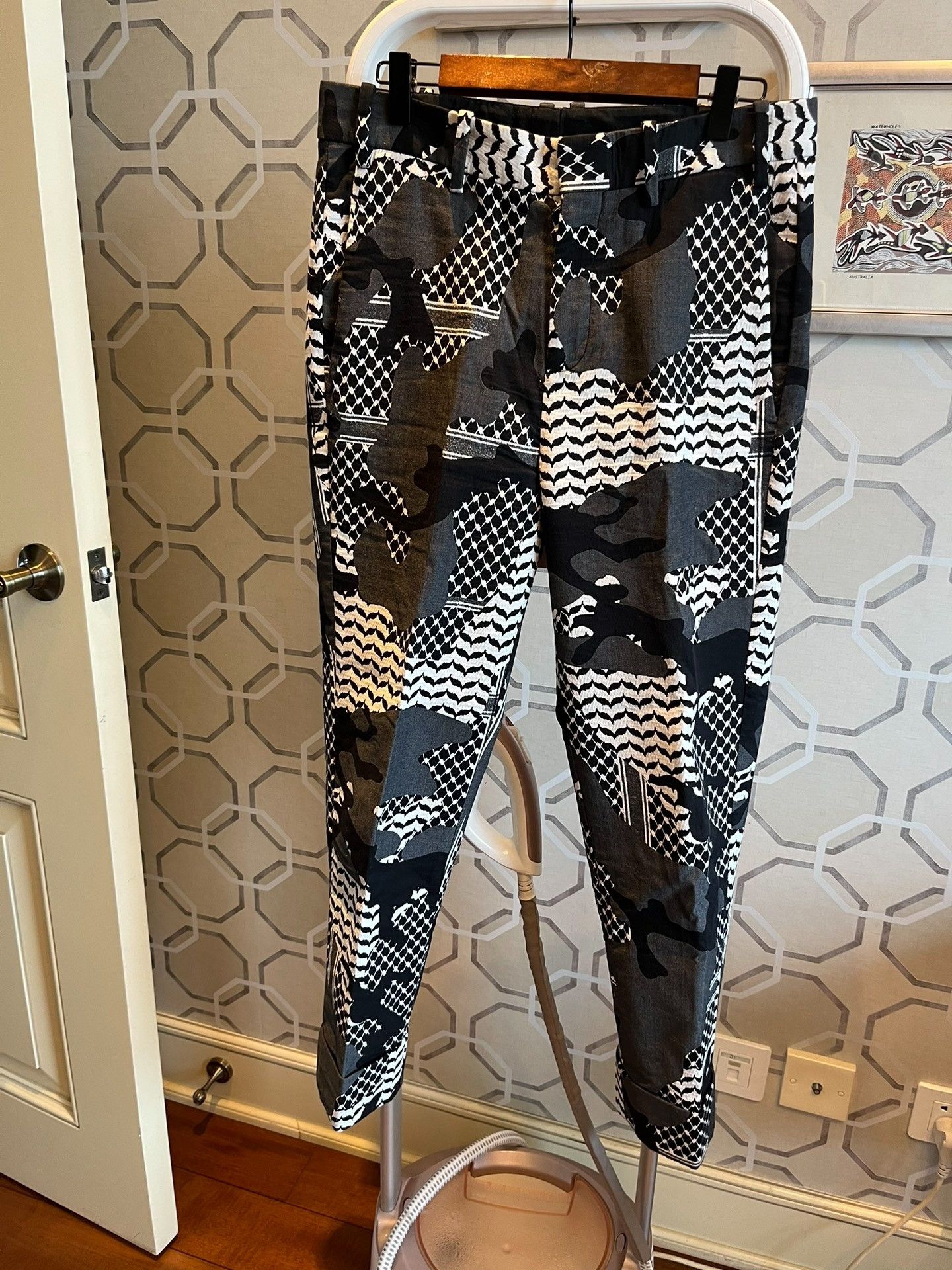 Neil Barrett Neil Barrett Gray Camouflage Cropped Pants Size US 30 / EU 46 - 1 Thumbnail