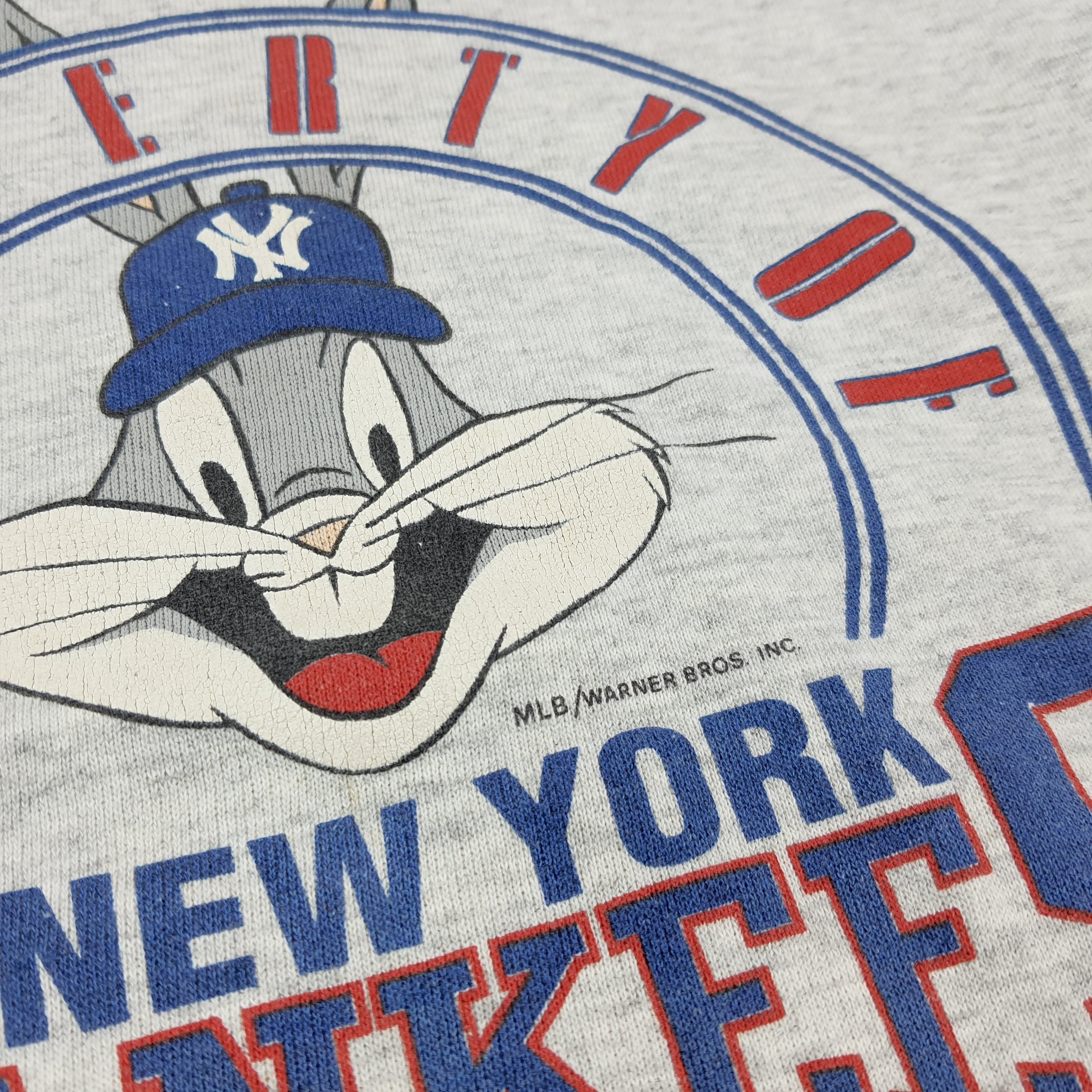 Vintage Vintage New York Yankees Bugs Bunny Sweatshirt C302N11 Size US M / EU 48-50 / 2 - 3 Thumbnail