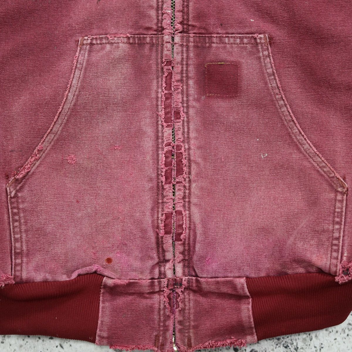 Carhartt THRASHED Vintage Carhartt J68 CRI Crimson Faded Red Jacket Size US XL / EU 56 / 4 - 8 Thumbnail