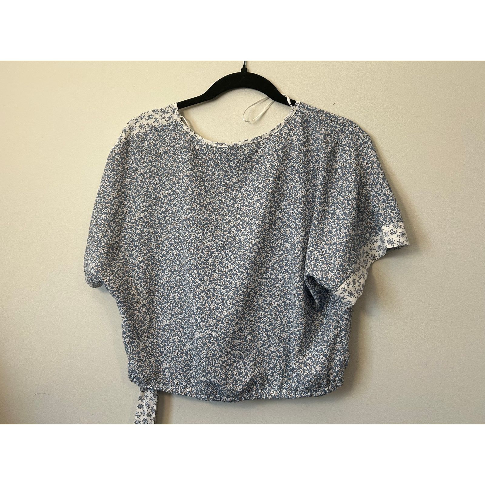 Anthropologie Paper Crane Dainty Floral Chiffon Blue Side Tie Top, Medium Size M / US 6-8 / IT 42-44 - 10 Thumbnail