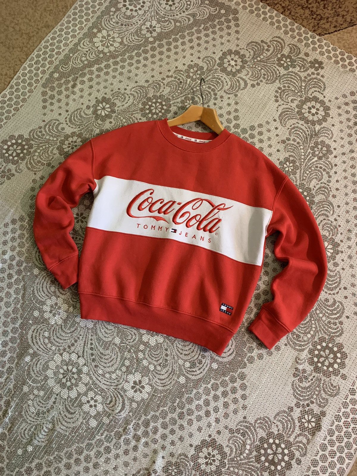 Tommy hilfiger coca cola sweatshirt sales