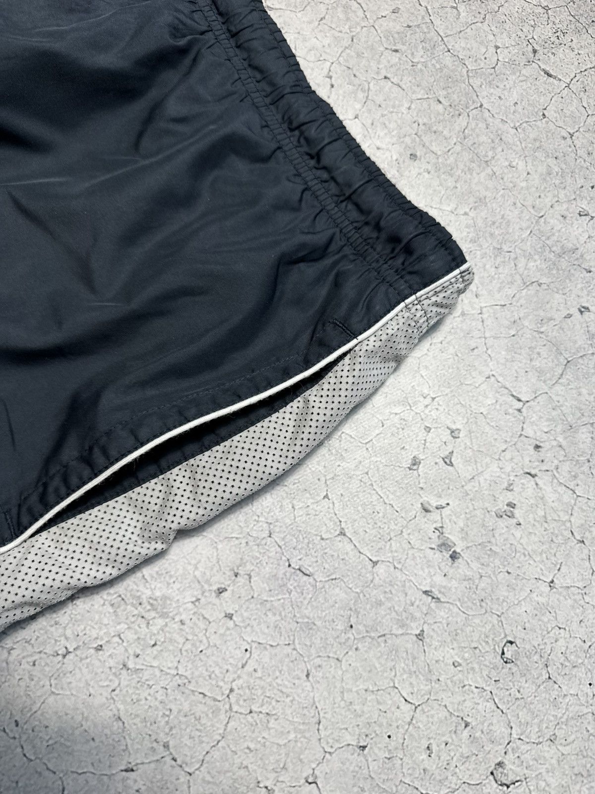 Nike Nike Nylon Track Pants Baggy Drill Y2K Swoosh Hype Vintage Size US 36 / EU 52 - 7 Thumbnail
