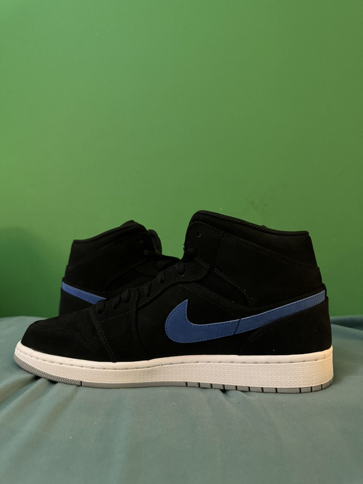 Jordan Brand Nike Air Jordan 1 Mid Multi-Color Swoosh 2018 Size US 12 / EU 45 - 2 Thumbnail