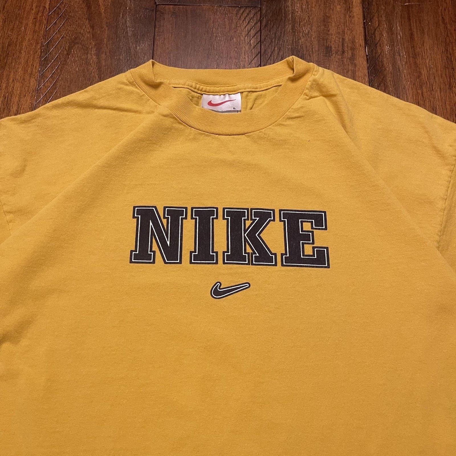 Nike Nike Shirt XL Yellow Swoosh Spell Out Graphic Short Sleeve Size US L / EU 52-54 / 3 - 3 Thumbnail
