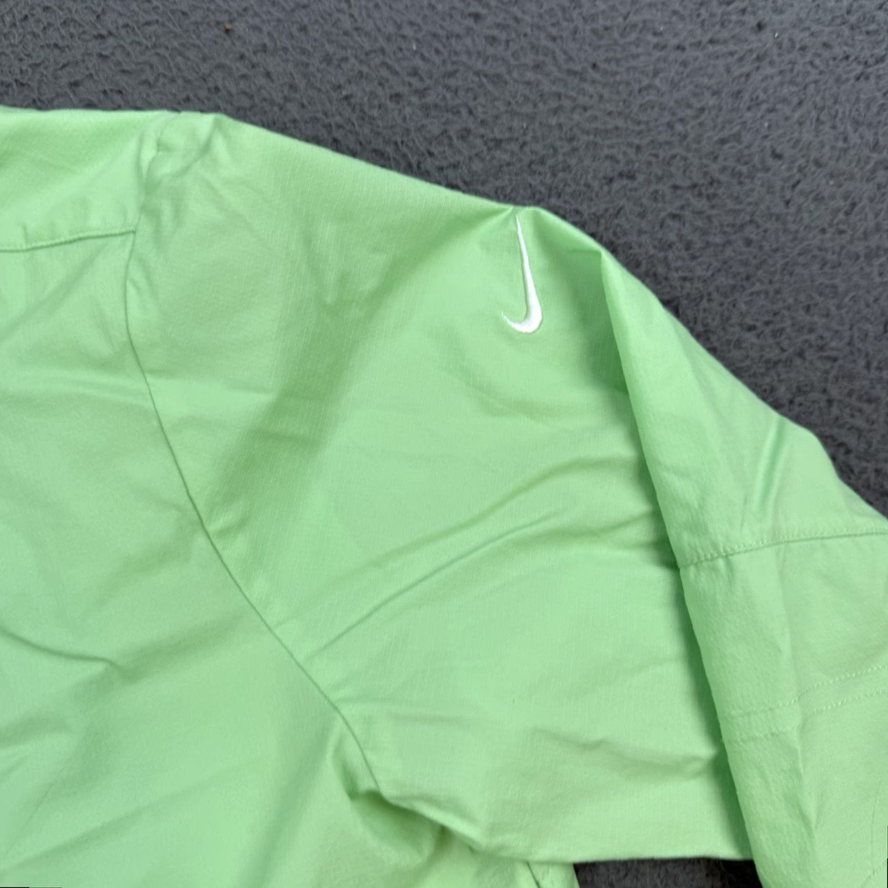Nike VINTAGE Nike Running Jacket Womens Medium Green Full Zip Lightweight Windbreaker Jacket Size M / US 6-8 / IT 42-44 - 4 Thumbnail