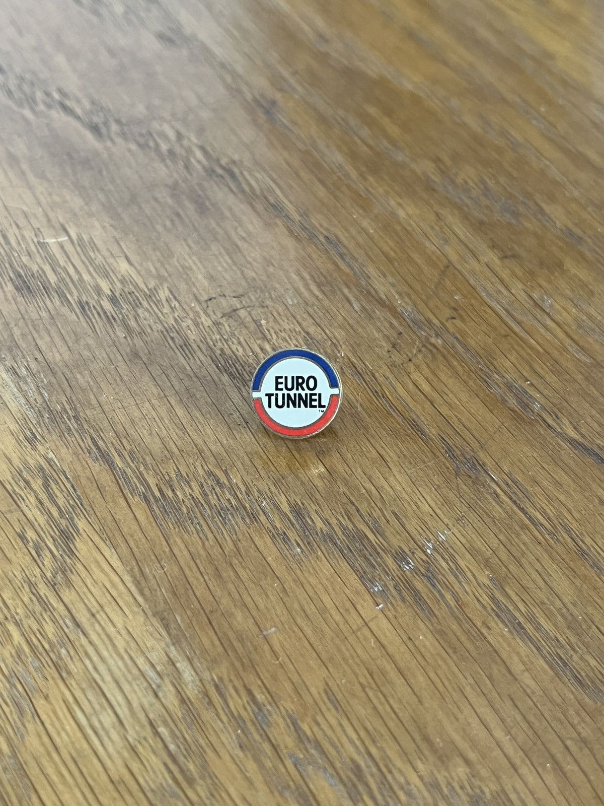 Unknown London × Vacation Eurotunnel vintage pin Size ONE SIZE - 1 Thumbnail