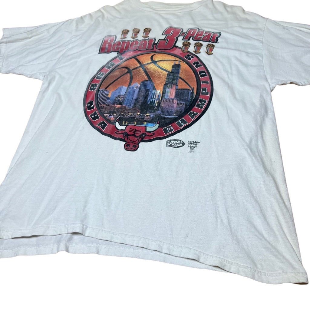 Vintage Vintage 90s Bulls Era T Shirt Bundle Lot 4 Men’s XL Size US XL / EU 56 / 4 - 6 Thumbnail