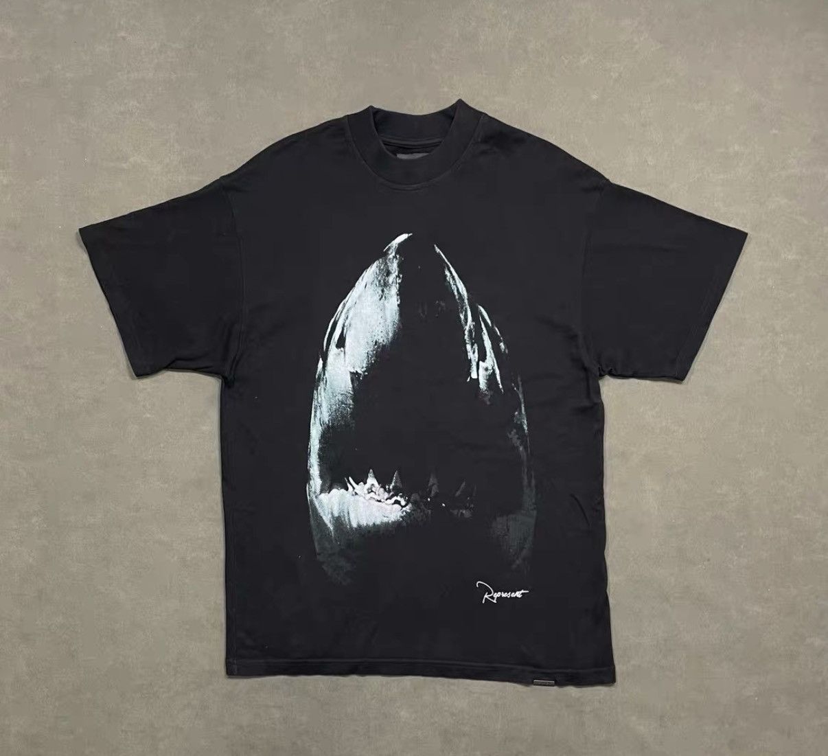 Represent Clo. Represent Shark T-Shirt Short Sleeve Tee J16 Size US S / EU 44-46 / 1 - 1 Thumbnail