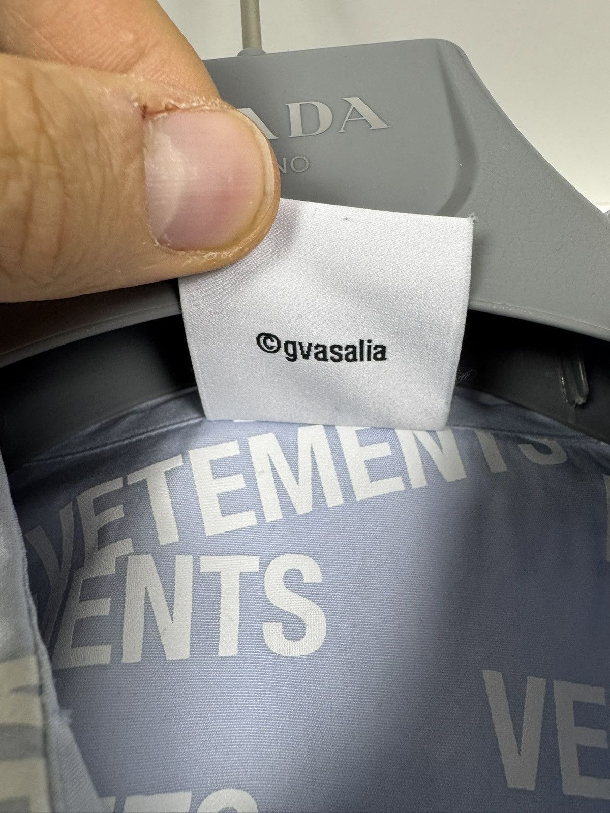 Vetements 835$ Vetements Oversized Stamped logo shirt streetwear hype Size US M / EU 48-50 / 2 - 4 Thumbnail