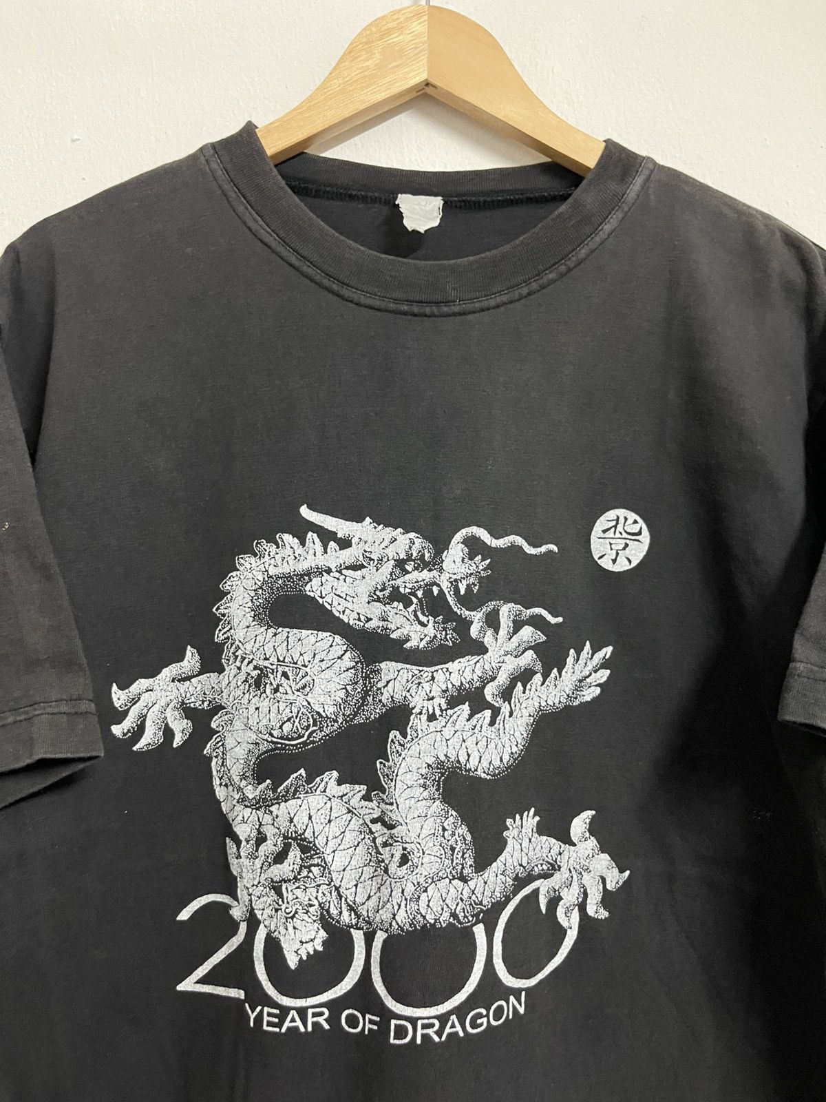 Real Japan Blues 💥Sunfaded Japanese 2000 Year Of The Dragon Vintage Tee Size US M / EU 48-50 / 2 - 2 Thumbnail