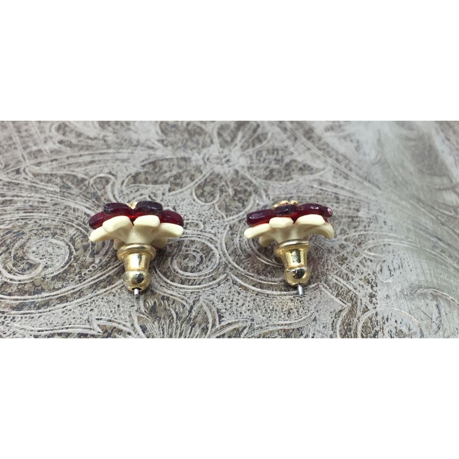 Other AVON Women's Red and White Flower Stud Earrings Size ONE SIZE - 3 Thumbnail
