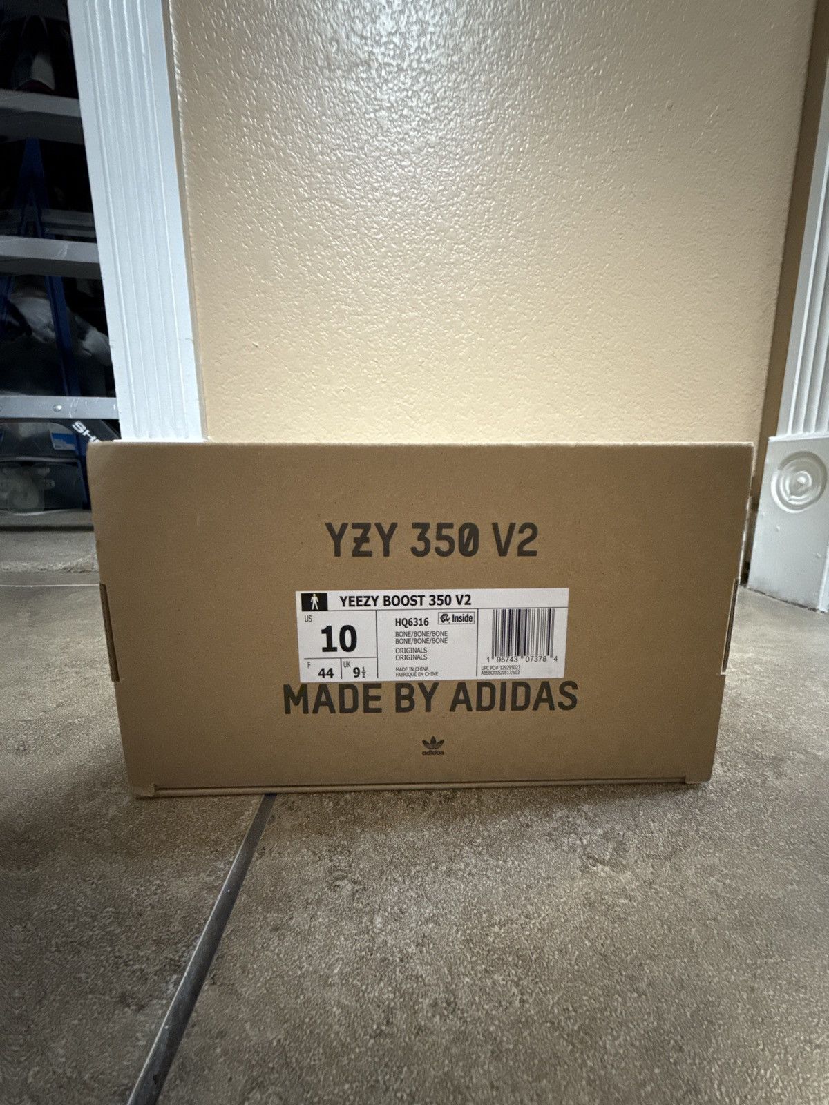 Yeezy Yeezy Boost 350 V2 Bone Size US 10 / EU 43 - 7 Thumbnail
