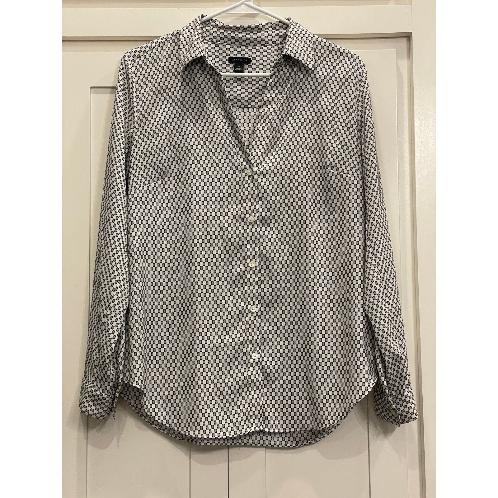 Ann Taylor Ann Taylor Tailored button up white and gray diamond M Size M / US 6-8 / IT 42-44 - 1 Thumbnail