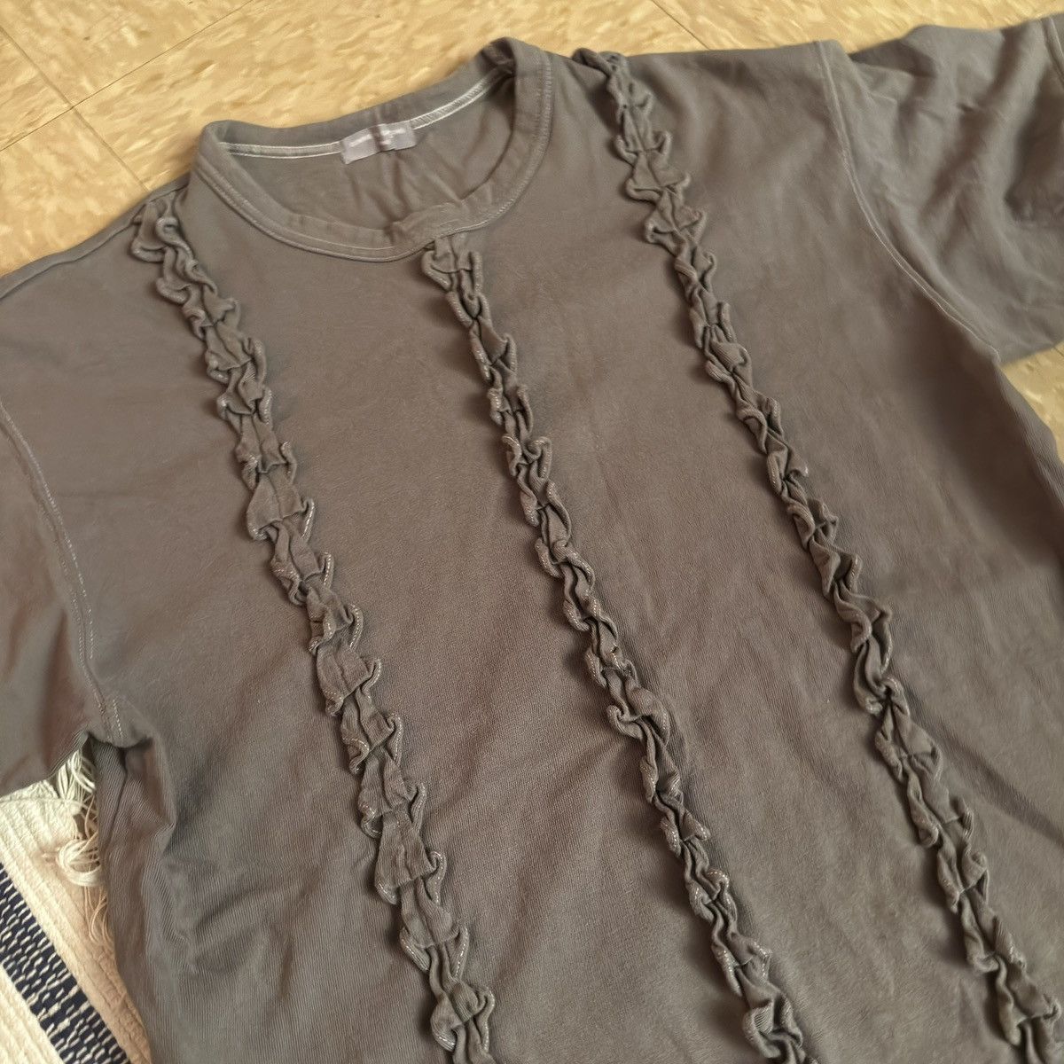 Comme des Garcons Homme Vintage Comme Des Garçons Ruffled T-shirt in Grey Size US L / EU 52-54 / 3 - 2 Thumbnail