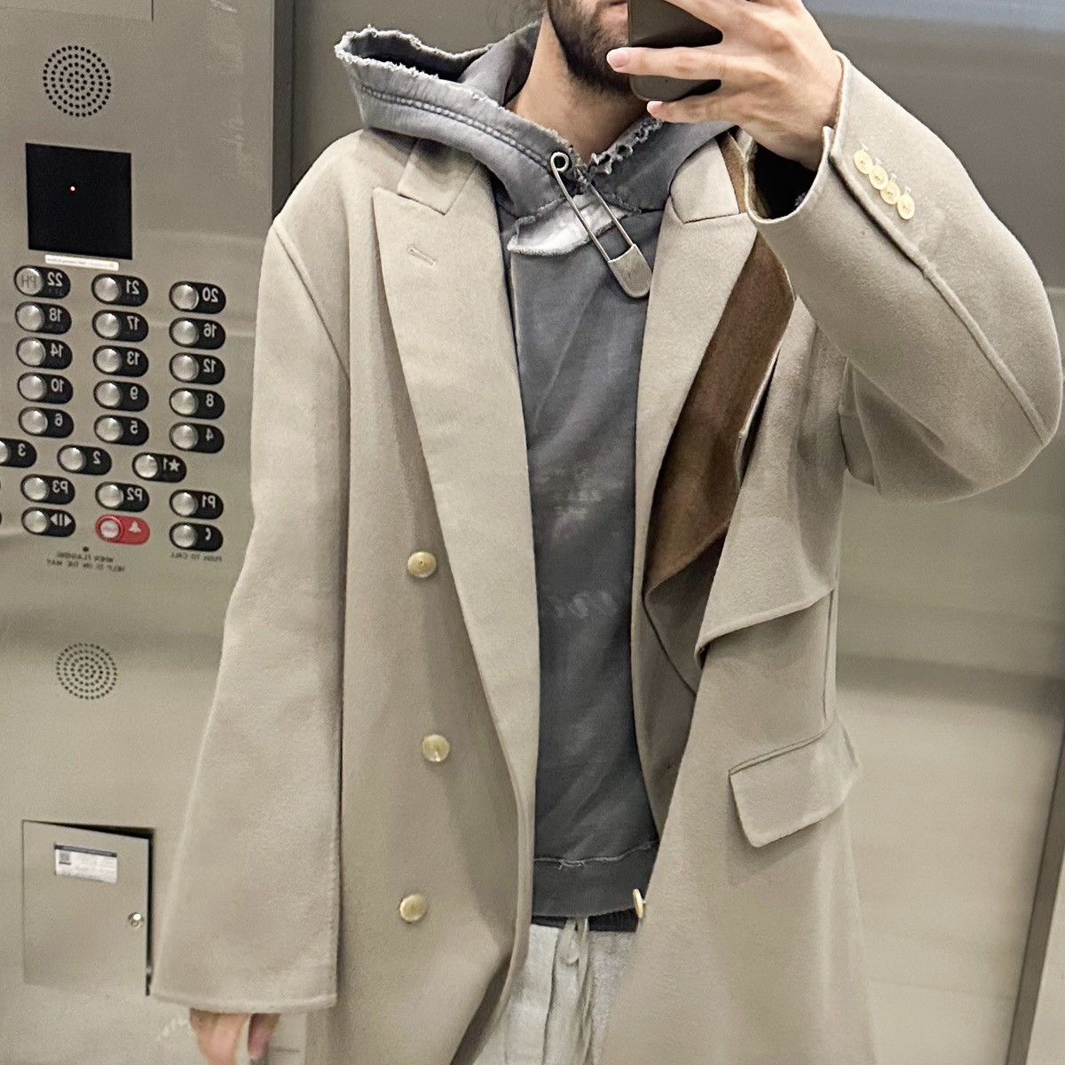 Balenciaga Balenciaga FW17 THRASHED Paris Safety Pin Hoodie Size US XL / EU 56 / 4 - 10 Thumbnail