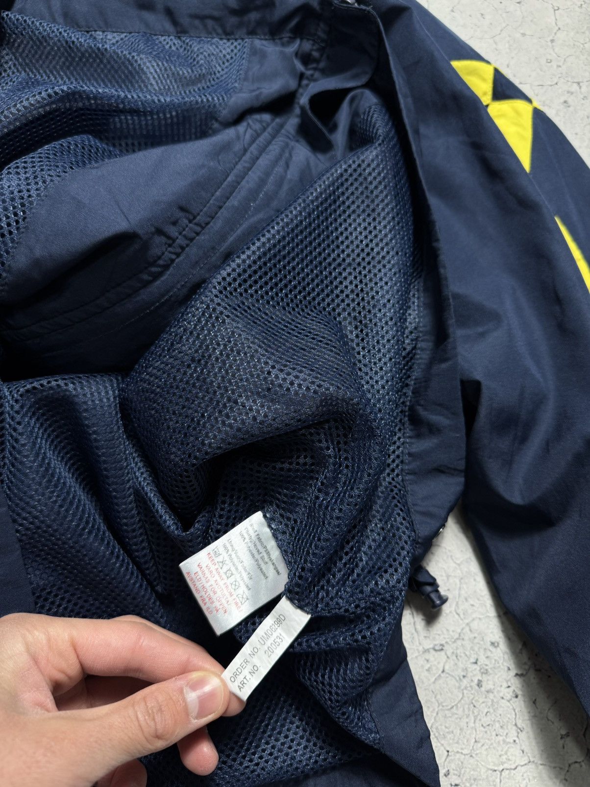 Umbro Umbro Sweden Vintage Nylon Football Track Jacket Soccer Size US L / EU 52-54 / 3 - 8 Thumbnail
