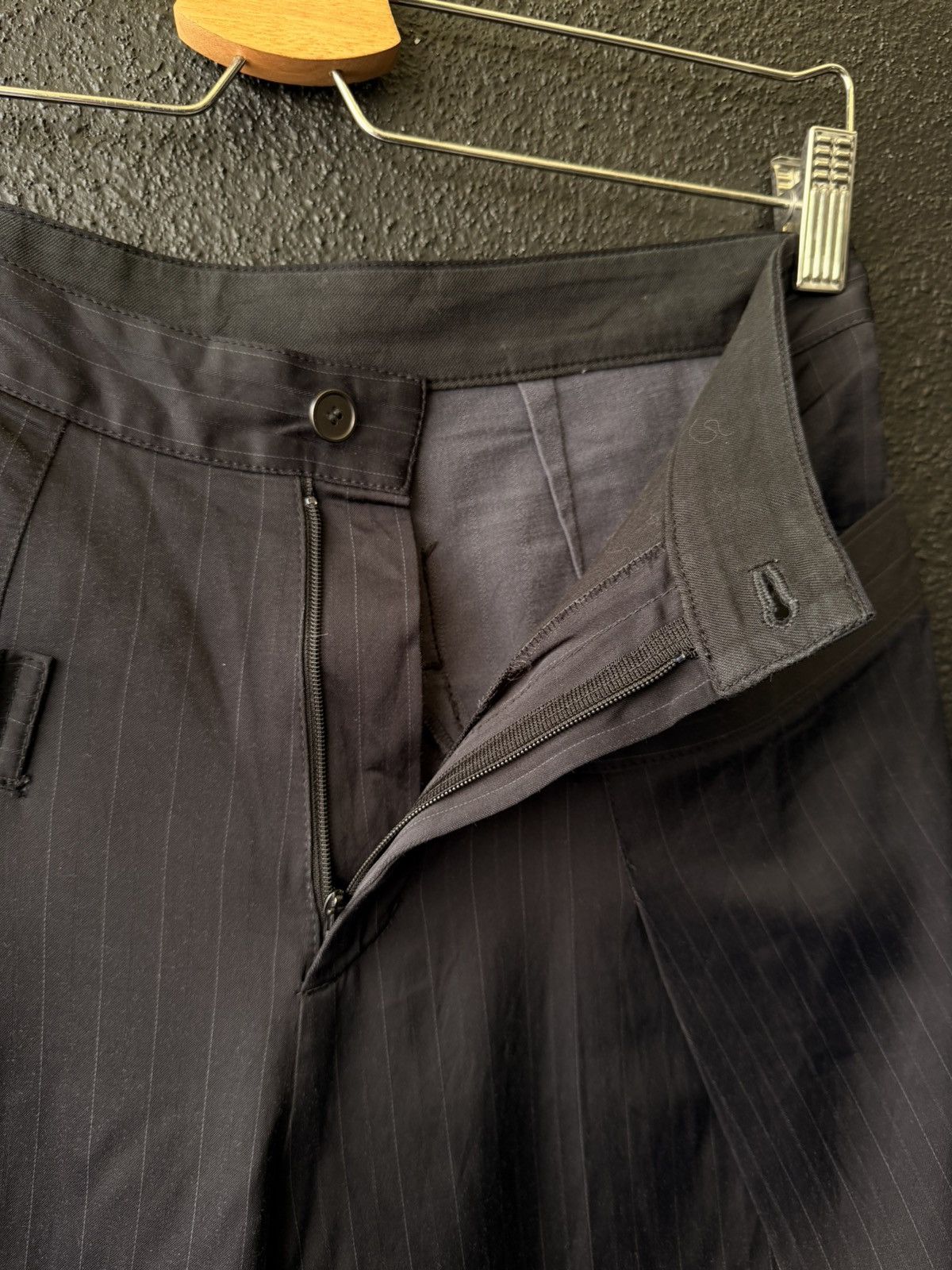 Yohji Yamamoto Yohji Style HIROKO KOSHINO Pinstripe Tapered Wide Pleat pant Size US 29 - 8 Thumbnail