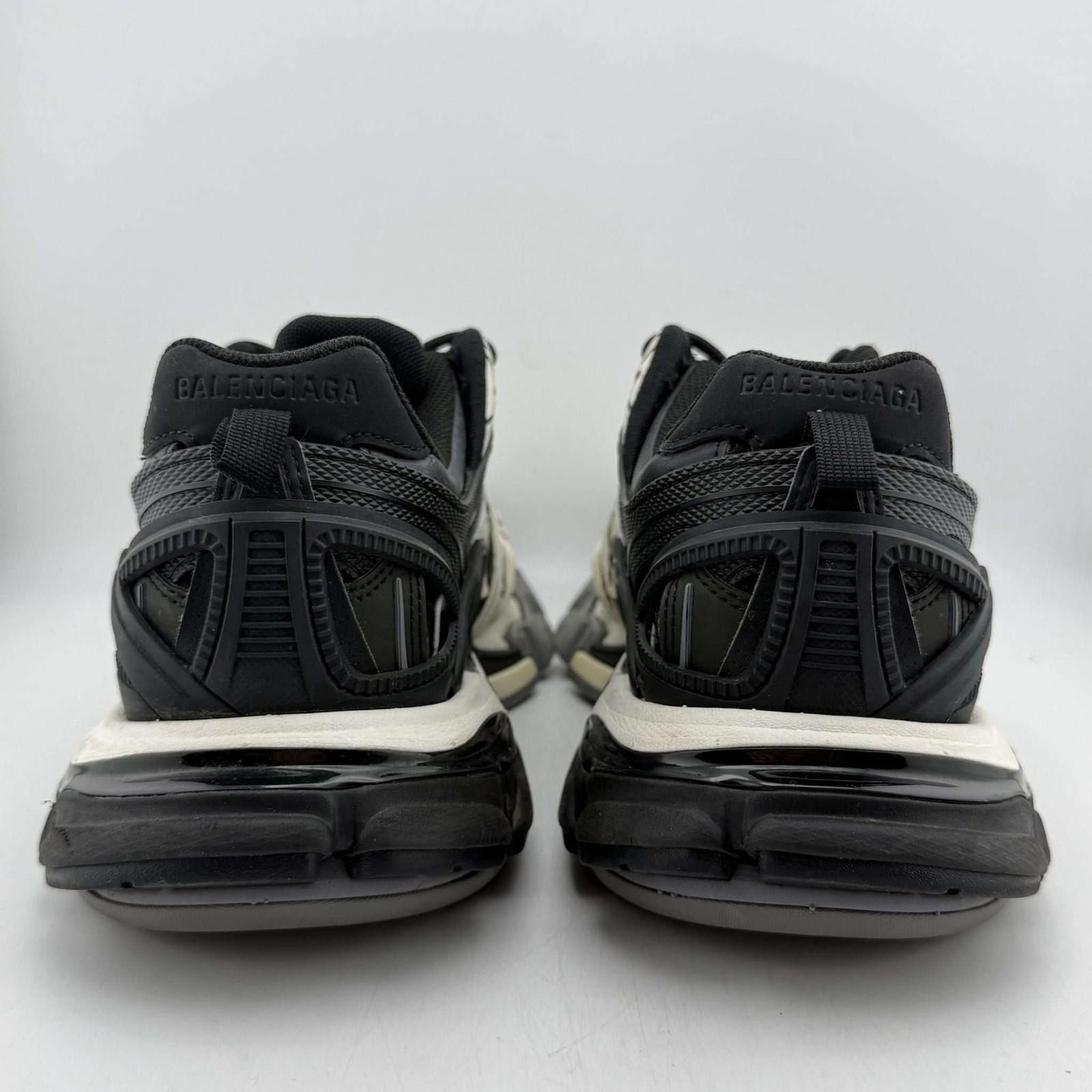 Balenciaga Balenciaga Track 2.0 Trainer Black/White 7UK Used OG Box Size US 8 / EU 41 - 5 Thumbnail