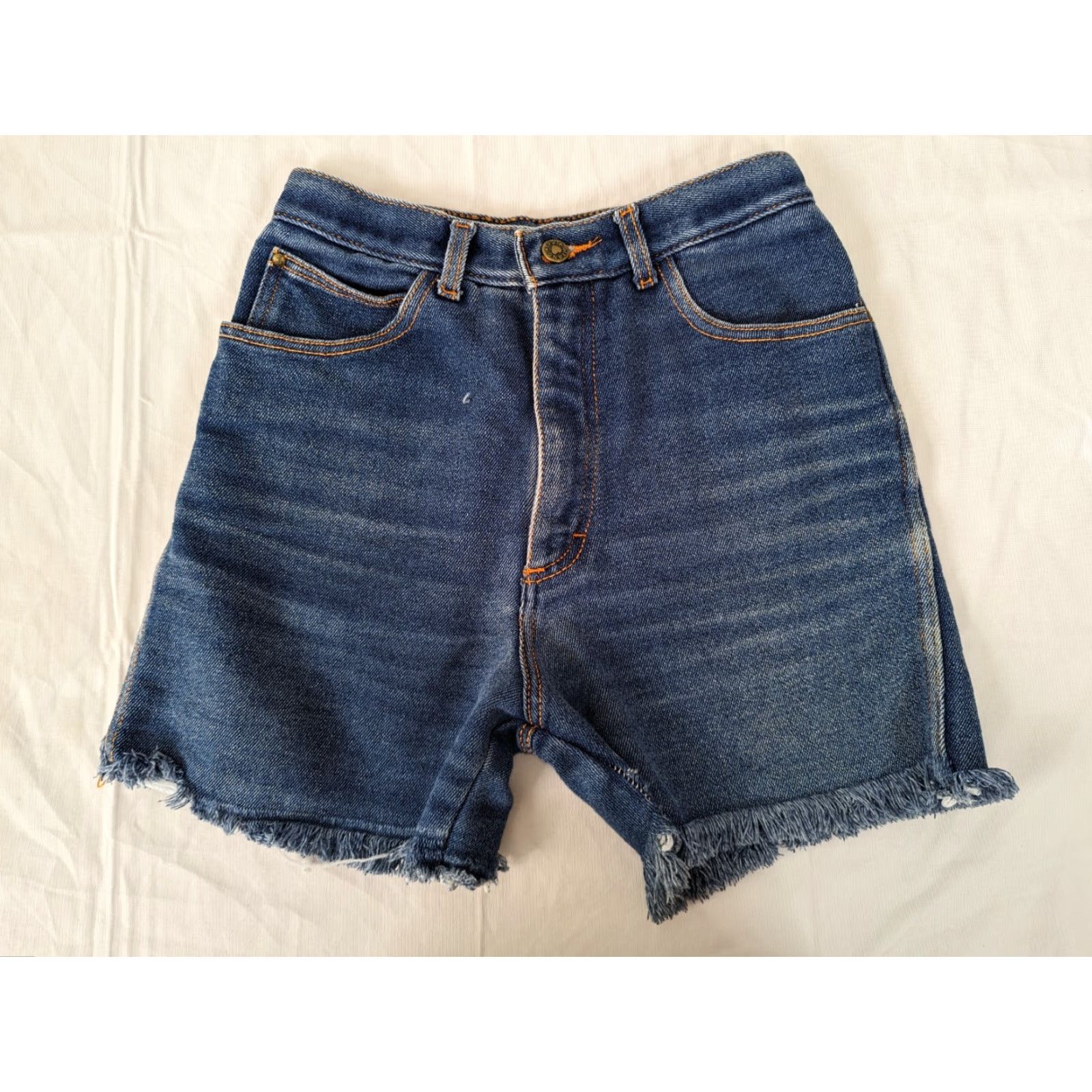 Vintage VINTAGE Cut Off Shorts Women High Rise 80s Denim Raw Hem 25x4 USA 1980s Mom Slim Fit Blue Clothing Chic Shorts Girls? Size 26" / US 2 / IT 38 - 2 Thumbnail
