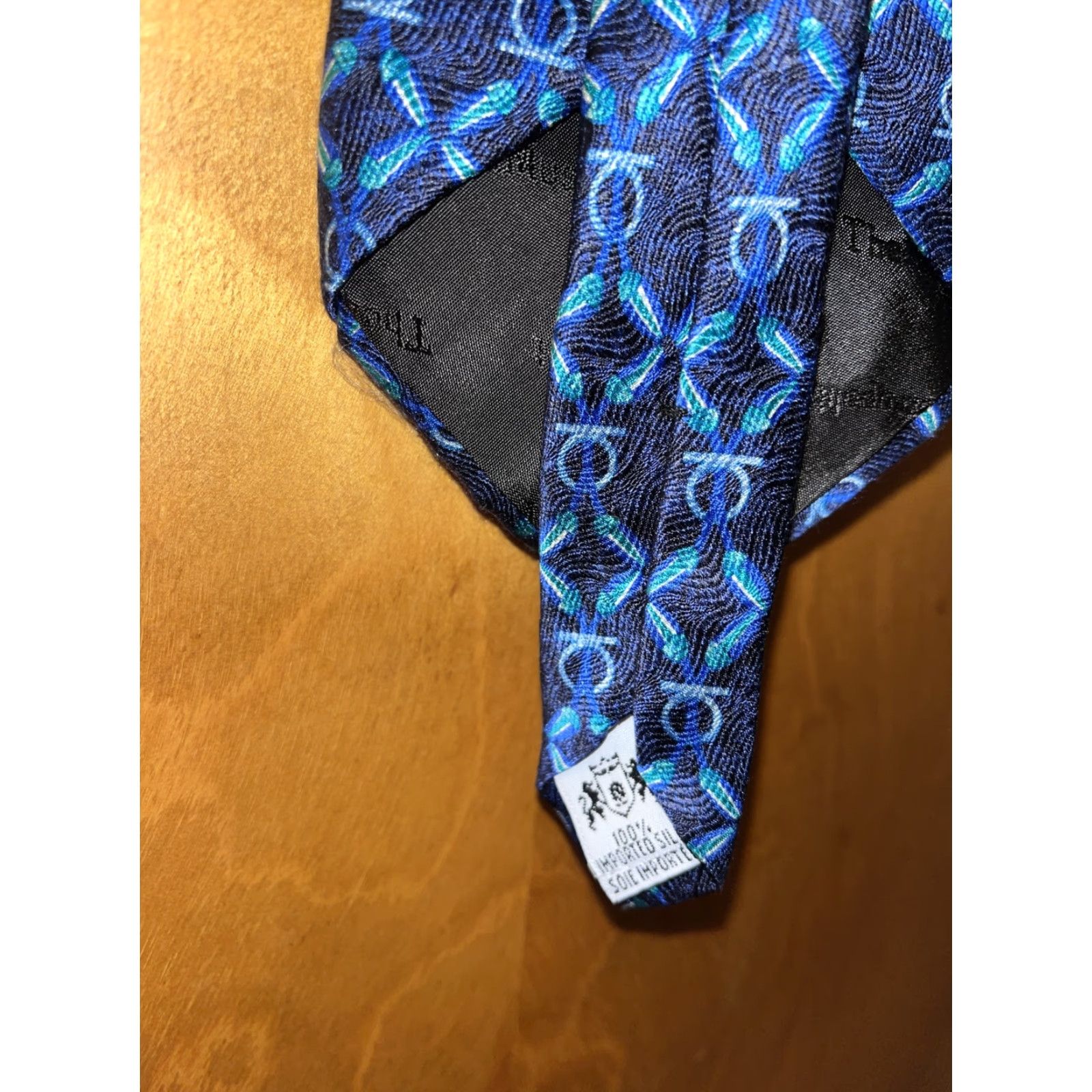 Vintage VINTAGE The Metropolitan Museum of Art Men's Silk Tie Blue Geometric Pattern Classic 57-60 Inches Accessories Size ONE SIZE - 4 Thumbnail
