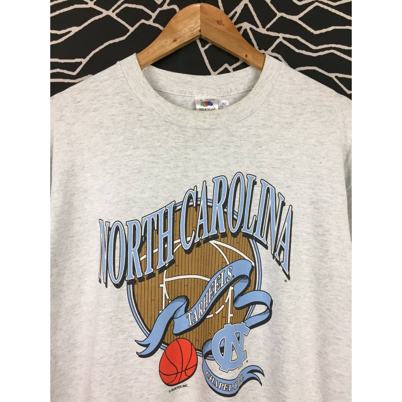 Vintage Vtg 90s North Caroline Tar Heels Basketball Team Tee Size US L / EU 52-54 / 3 - 3 Thumbnail