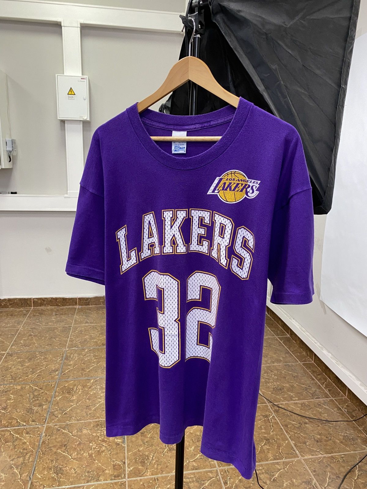 NBA × Salem Sportswear × Vintage 🇺🇸 Vintage 90s Magic Johnson Los Angeles Lakers T-Shirt Retro Size US XL / EU 56 / 4 - 1 Thumbnail