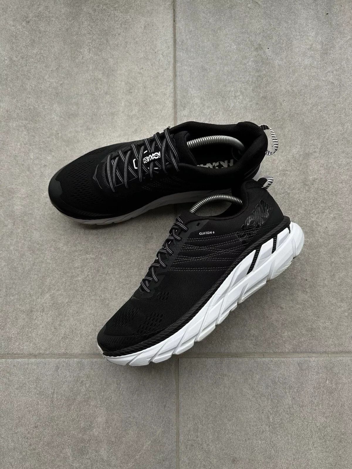 Hoka Hoka One One Clifton 6 Black Running Shoes Mens Size US 9.5 / EU 42-43 - 1 Thumbnail