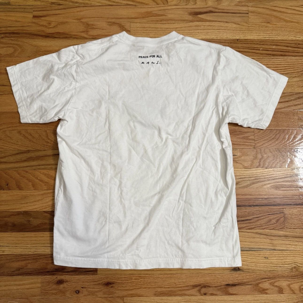 Uniqlo Uniqlo KAWS Hands Earth Peace for All White Shirt Large Size US XL / EU 56 / 4 - 3 Thumbnail