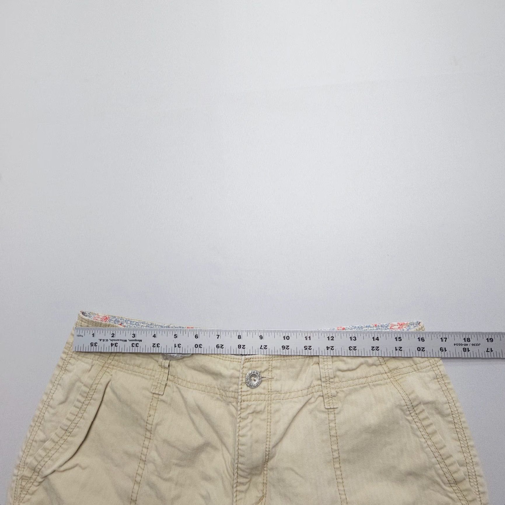 Levi's Levi's Women's Mini Shorts Size 8 Ivory Low Rise 4" Inseam Cotton Casual 2000s Size 30" / US 8 / IT 44 - 6 Thumbnail