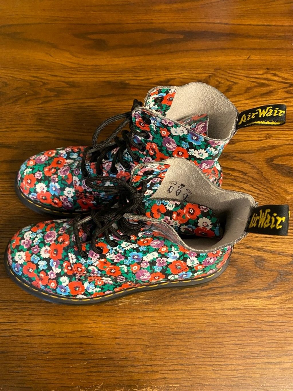 Dr. Martens Dr. Martens Floral Lace-Up Pascal Combat Boots size 7 Size US 7 / IT 37 - 5 Thumbnail