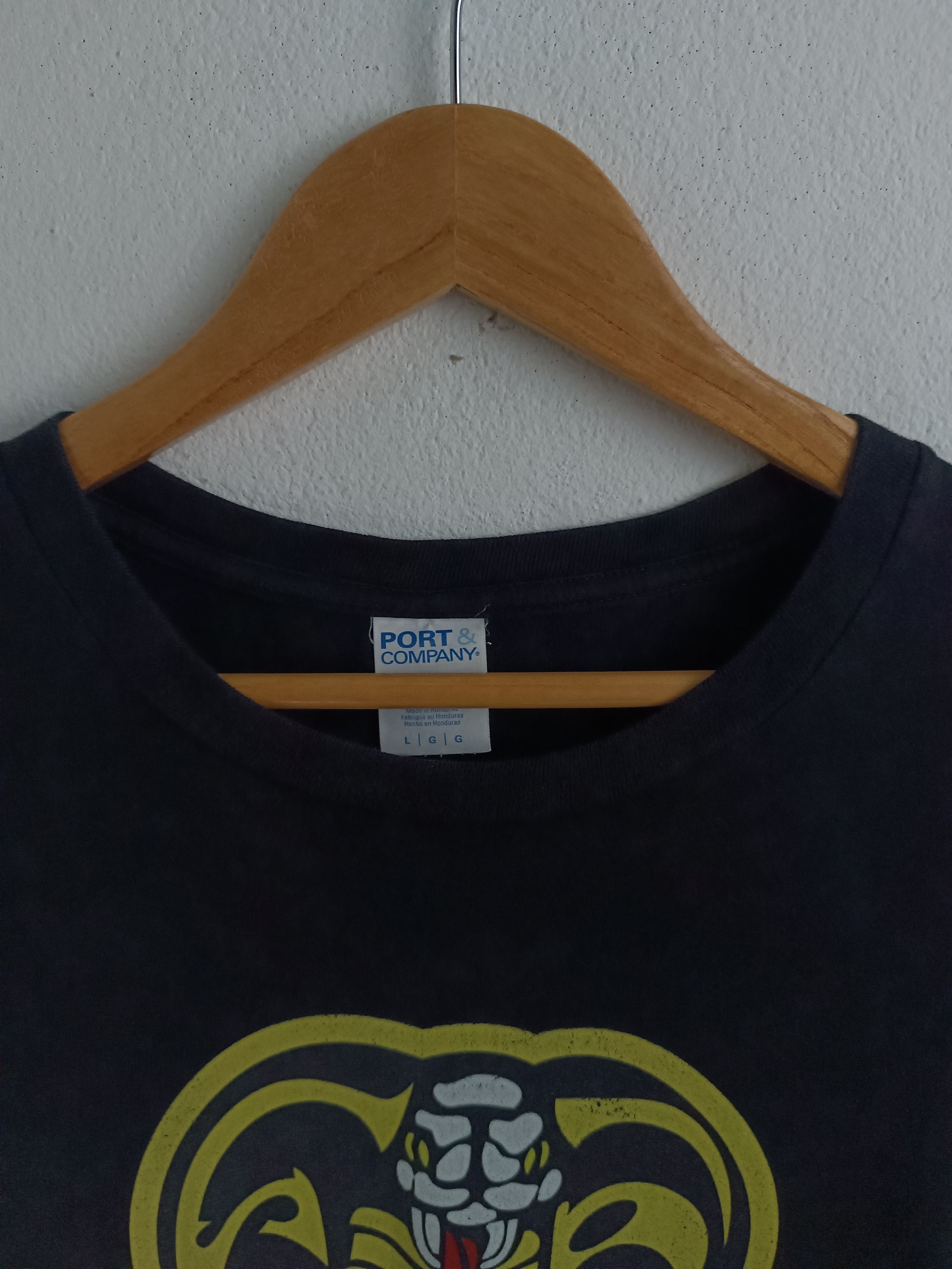 Vintage VINTAGE COBRA KAI THE KARATE KID SERIES MOVIE TEE NETFLIX Size US L / EU 52-54 / 3 - 8 Thumbnail