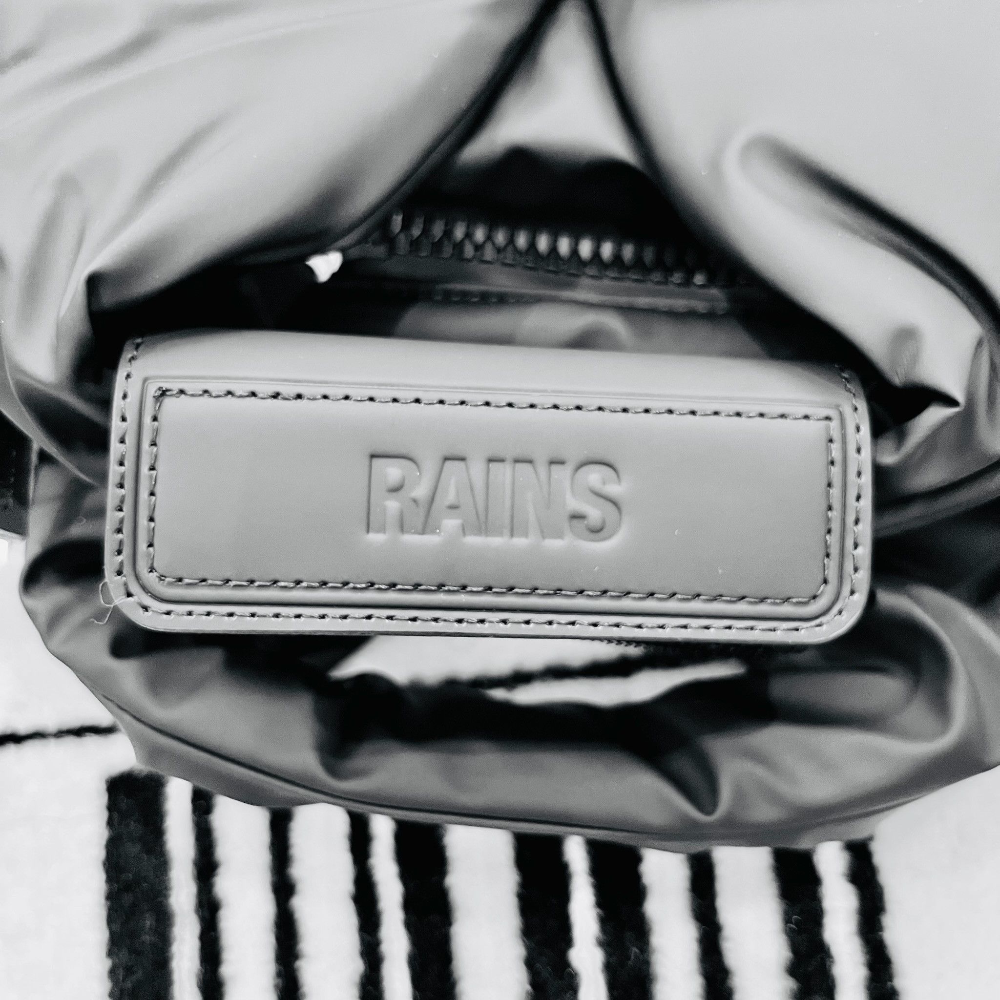 Rains Rains Nyssa Waterproof W3 Puffer Duffel Bag Size ONE SIZE - 4 Thumbnail