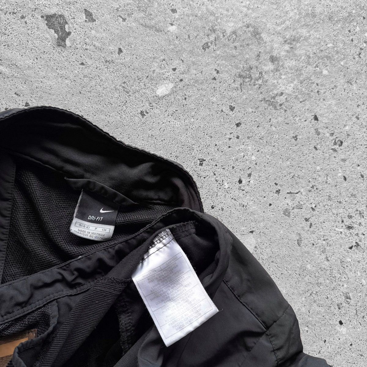 Nike × Vintage Nike Womens Vintage DriFIT Black Full Zip Y2K Jacket Running Size S / US 4 / IT 40 - 7 Thumbnail